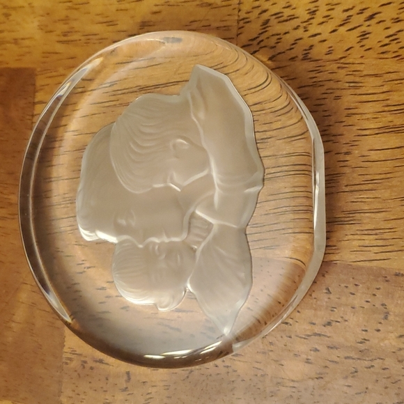 Danbury Mint Art Danbury Mint Etched Glass Paperweight Mother